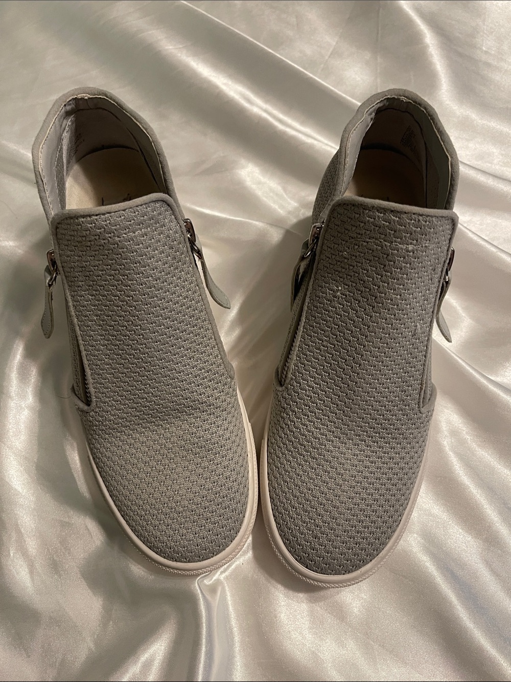 Steve Madden Light Gray Knit Slip-On Loafers